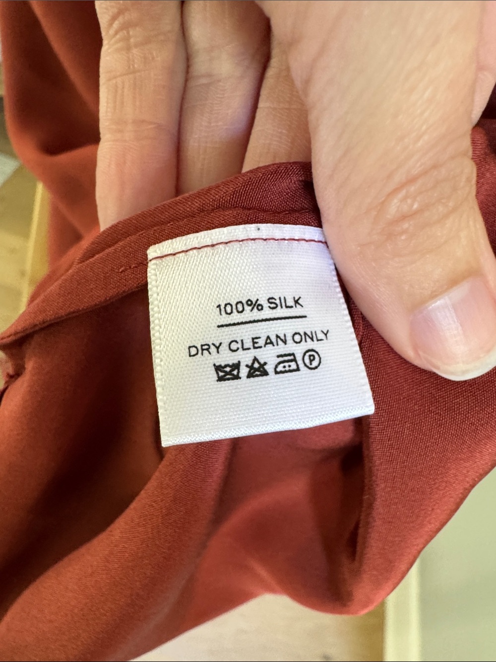 Cuyana Burnt Orange Scoop V Neck Silk Tank - Picture 3 of 4